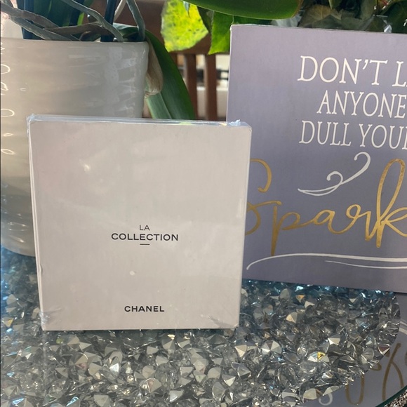 CHANEL La Collection White and black finish Elegant Accessory - Picture 4 of 10